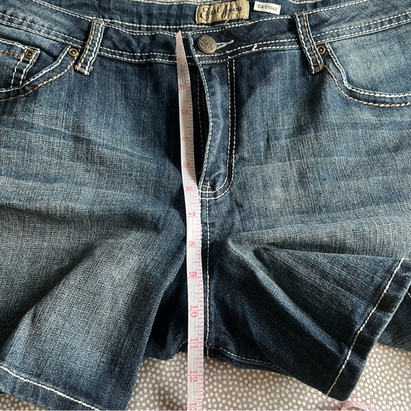Earl Jean plus size jean shorts in medium dark denim with stretch + full pockets - Picture 9 of 12